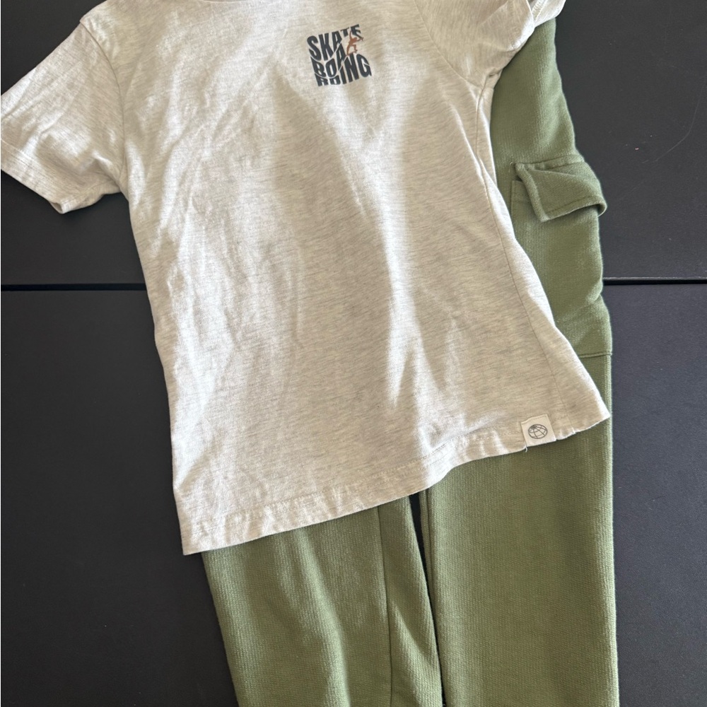 Free Planet Kids Set in Olive
